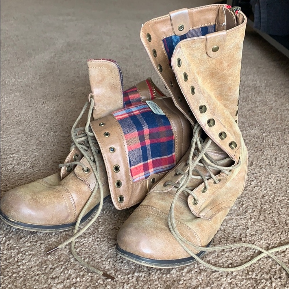 Galeria’s mid-calf boots